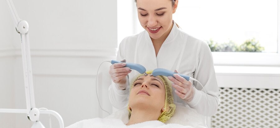 woman-beauty-clinic-face-treatment_23-2148878913